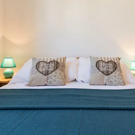 Tara Apartman *