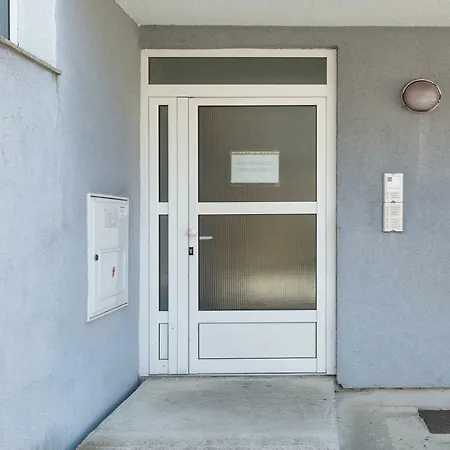 Tara Apartman